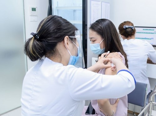 Dấu hiệu cho thấy bạn gặp nguy hiểm sau khi tiêm vaccine Covid-19