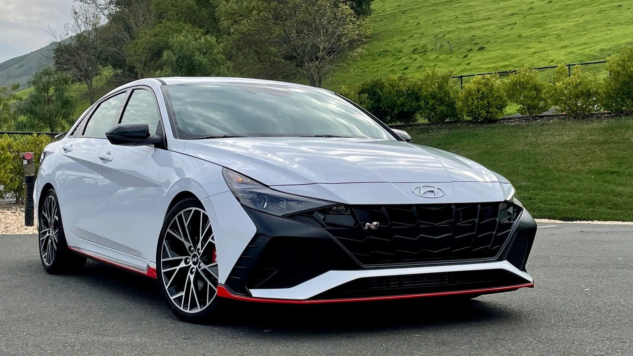 Đại lý bắt đầu nhận cọc Hyundai Elantra 2023, dự kiến tháng 8 ra mắt Đại lý bắt đầu nhận cọc Hyundai Elantra 2023, dự kiến tháng 8 ra mắt