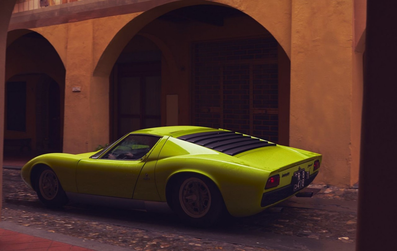 Lamborghini Miura siêu xe đầu tiên sử dụng động cơ V12 đặt giữa Lamborghini Miura siêu xe đầu tiên sử dụng động cơ V12 đặt giữa