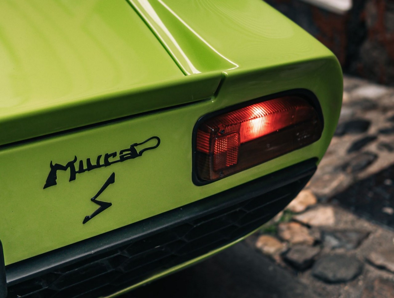 Lamborghini Miura siêu xe đầu tiên sử dụng động cơ V12 đặt giữa Lamborghini Miura siêu xe đầu tiên sử dụng động cơ V12 đặt giữa