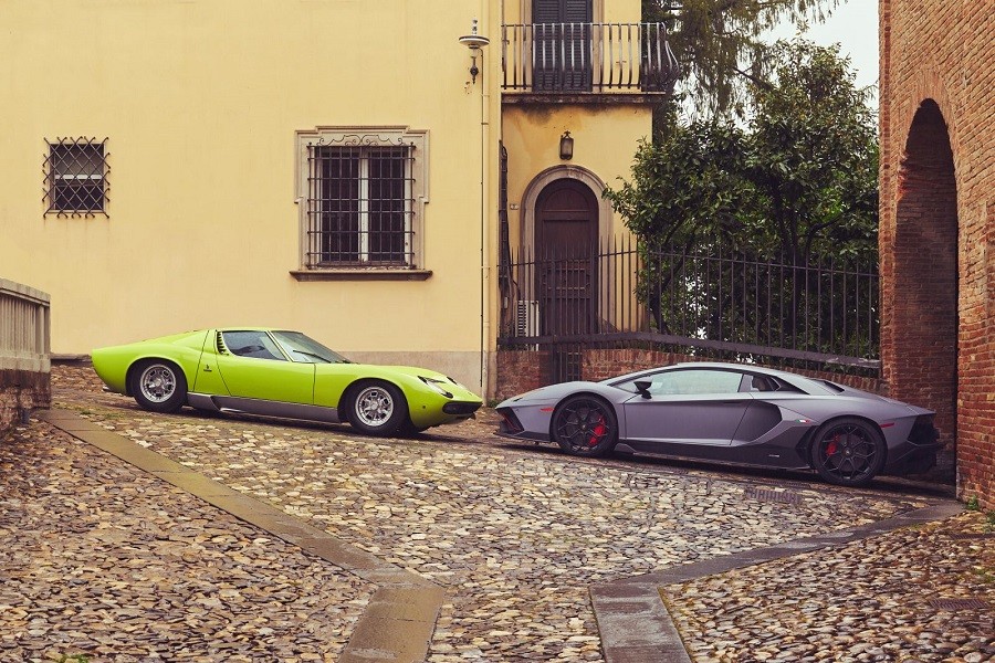 Lamborghini Miura siêu xe đầu tiên sử dụng động cơ V12 đặt giữa Lamborghini Miura siêu xe đầu tiên sử dụng động cơ V12 đặt giữa