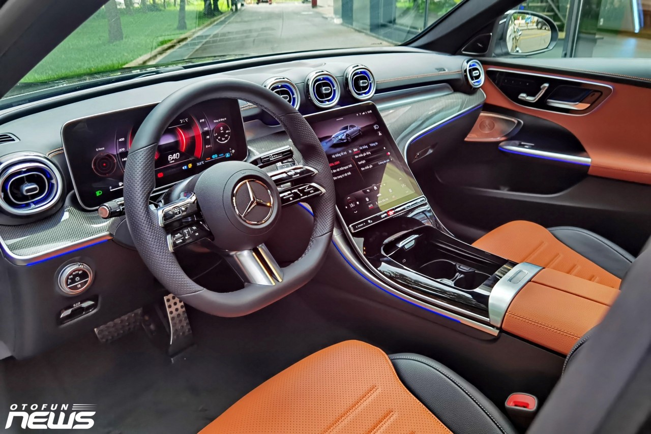 Cận cảnh Mercedes-Benz C300 AMG lắp ráp giá 2,089 tỷ đồng Cận cảnh Mercedes Benz C300 AMG lắp ráp giá 2,089 tỷ đồng