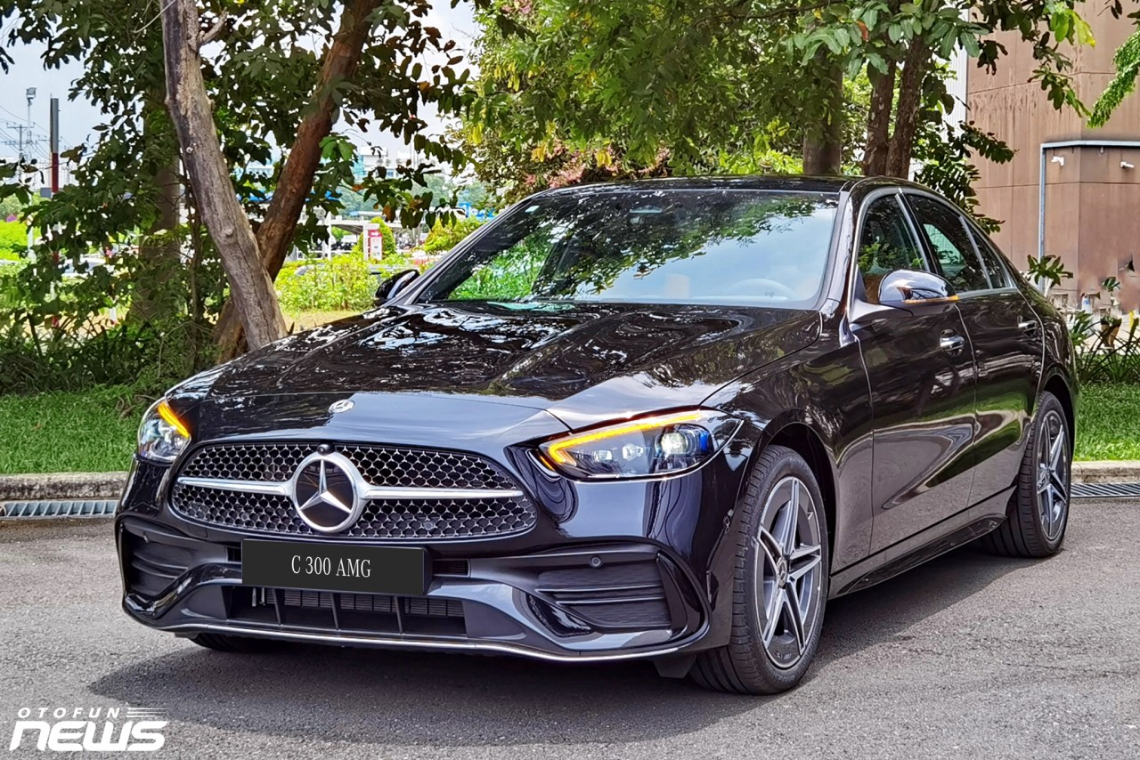 Cận cảnh Mercedes-Benz C300 AMG lắp ráp giá 2,089 tỷ đồng Cận cảnh Mercedes-Benz C300 AMG lắp ráp giá 2,089 tỷ đồng
