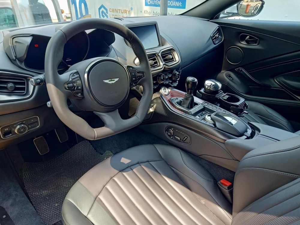 Aston Martin Vantage 007 Edition phiên bản số sàn có mặt tại Việt Nam Aston Martin Vantage 007 Edition phiên bản số sàn có mặt tại Việt Nam