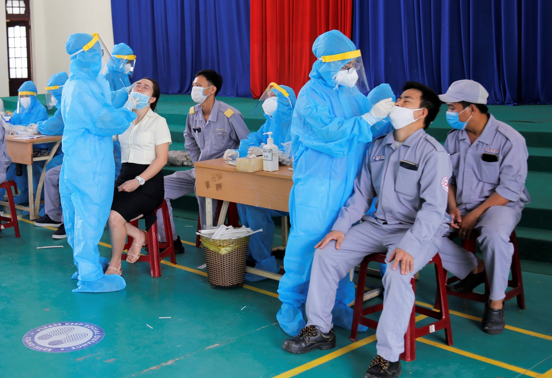 Tăng cường phòng, chống dịch sau khi xuất hiện ca mắc Covid-19 trong khu công nghiệp Tăng cường phòng, chống dịch sau khi xuất hiện ca mắc Covid-19 trong khu công nghiệp