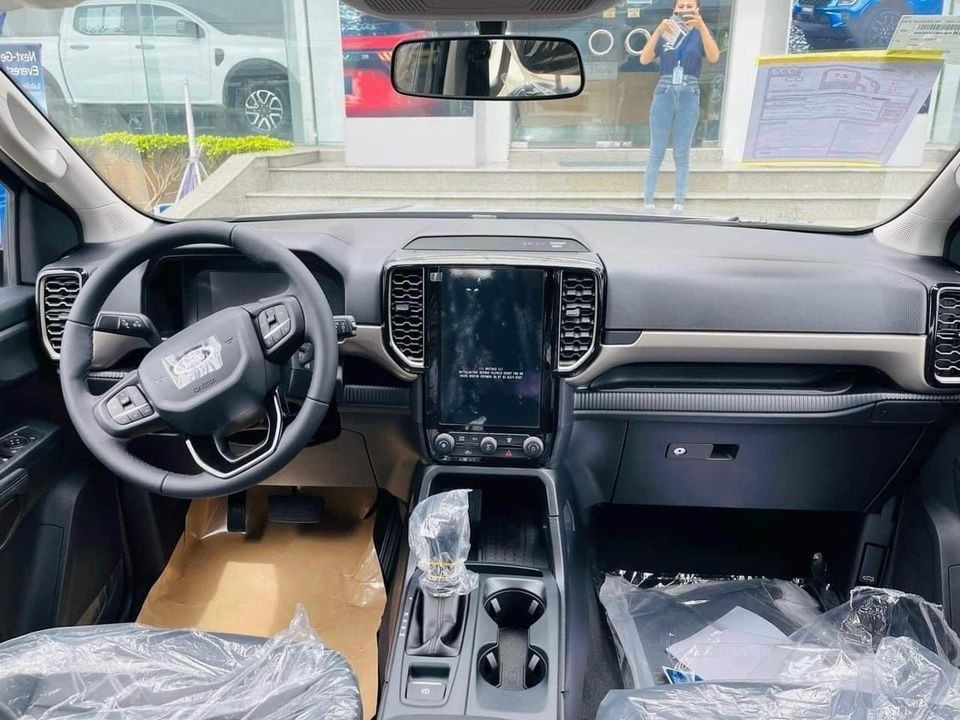 Ford Everest 2023 phiên bản giá rẻ Ambient có mặt tại đại lý Ford Everest 2023 phiên bản giá rẻ Ambient có mặt tại đại lý