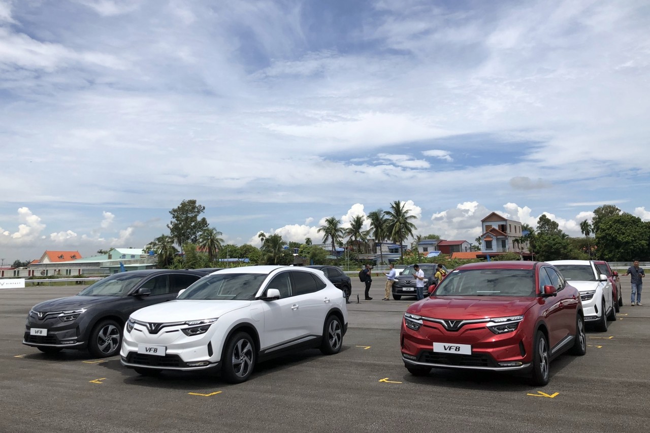 100 xe điện VinFast VF8 bàn giao tới khách hàng