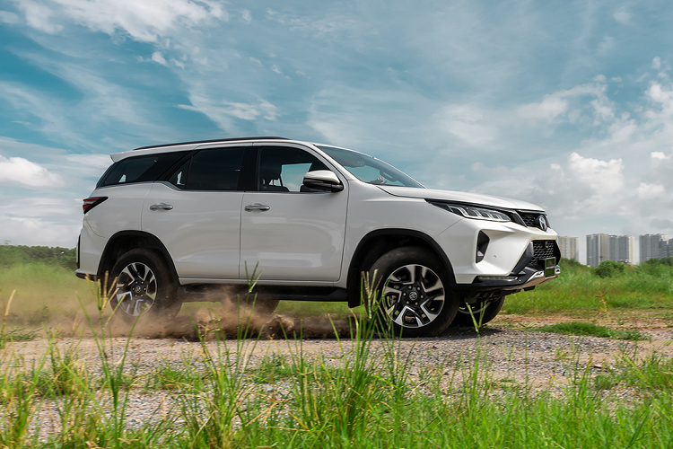 Toyota Fortuner 2023 nâng cấp từ 941 triệu đồng, sắp về Việt Nam?