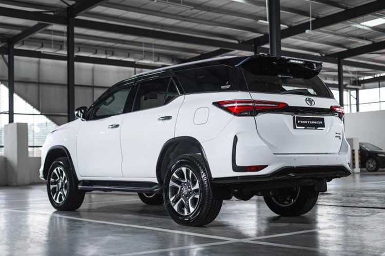Toyota Fortuner 2023 nâng cấp từ 941 triệu đồng, sắp về Việt Nam?