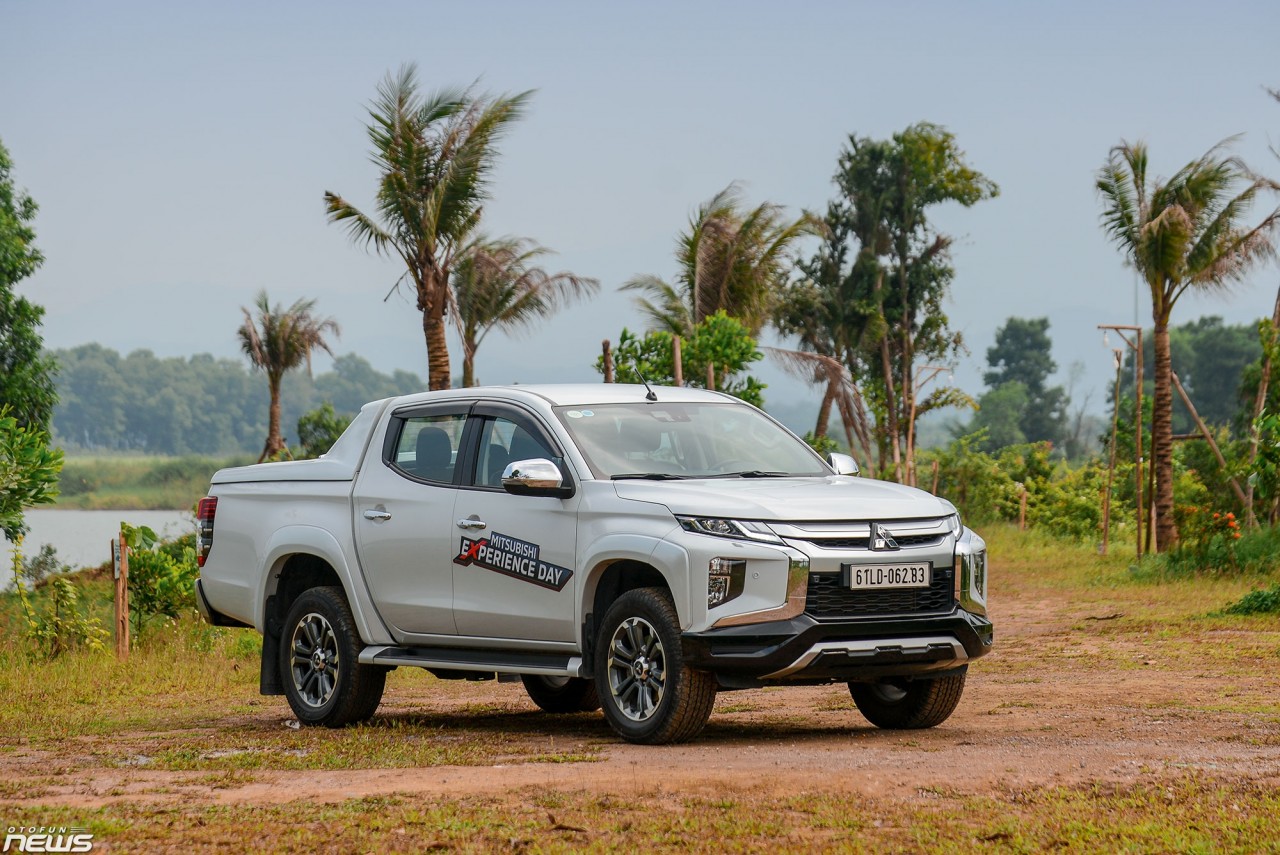 Ford Ranger bị lật đổ bởi Mitsubishi Triton lần thứ hai trong năm Ford Ranger bị lật đổ bởi Mitsubishi Triton lần thứ hai trong năm