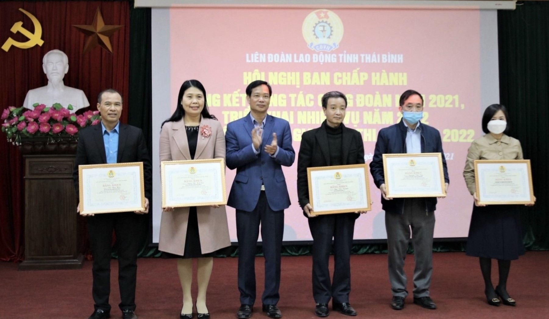 Thái Bình: Tổng kết hoạt động công tác công đoàn và ký giao ước thi đua năm 2022