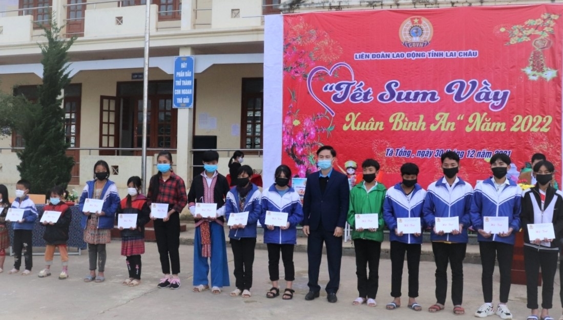 “Tết sum vầy” ở xã miền núi Lai Châu “Tết sum vầy” ở xã miền núi Lai Châu