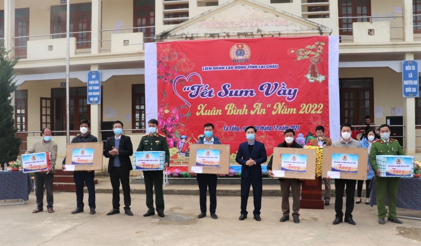 “Tết sum vầy” ở xã miền núi Lai Châu “Tết sum vầy” ở xã miền núi Lai Châu