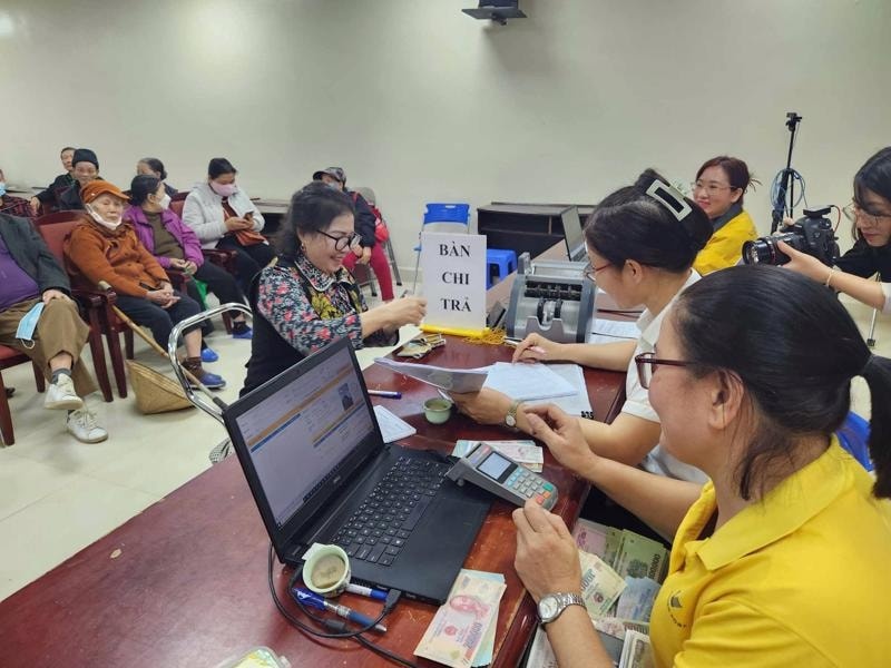 Các bước để nhận tiền hỗ trợ nghỉ hưu trước tuổi do sắp xếp bộ máy