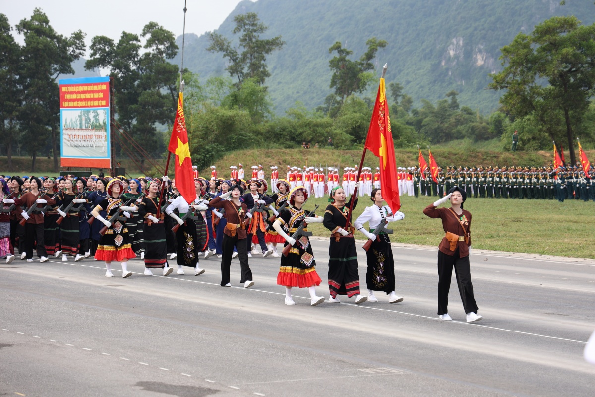 Bước chân Nữ dân quân các dân tộc Việt Nam: Bản lĩnh, đoàn kết, kiêu hãnh